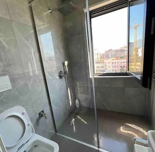 דירה Mozart House - Spacious Luxury - Heart Of The טיראנה