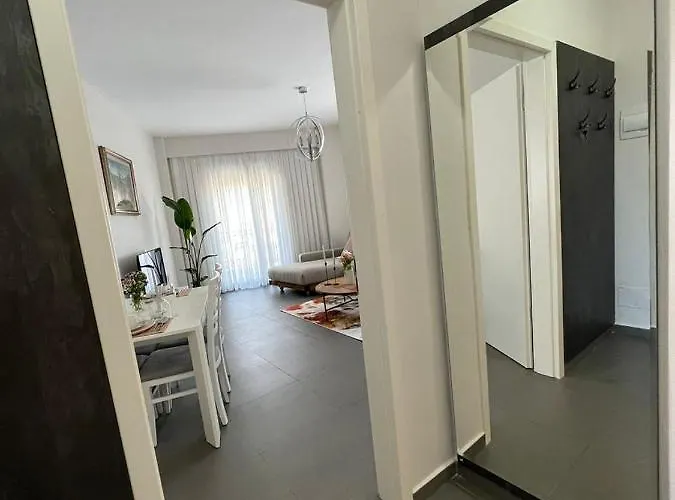 דירה Mozart House - Spacious Luxury - Heart Of The טיראנה