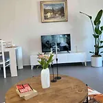 Mozart House - Spacious Luxury - Heart Of The Lägenhet Tirana