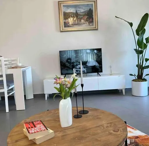 Mozart House - Spacious Luxury - Heart Of The Daire Tiran